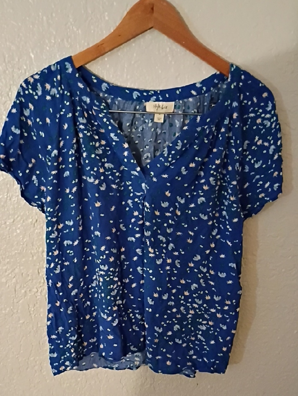 HYFVE Royal Blue Short-Sleeve V-Neck Blouse with White Print